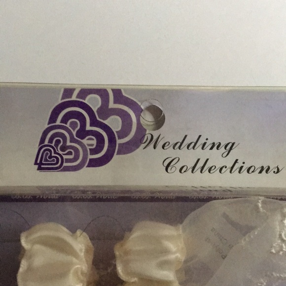 Two piece wedding Garter Set  Brand new never used in original package - Picture 3 of 3